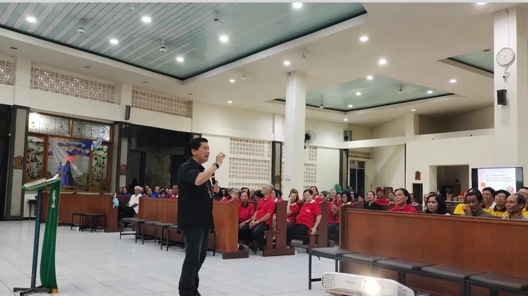 Doa bersama Bapa Uskup Mgr. Cristophorus Tri Harsono dalam rangka HUT PDPKK Sidareja Ke-7